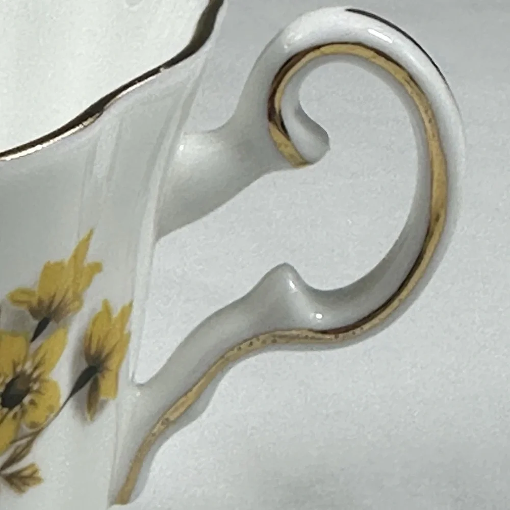 Royal Grafton Teacup And Saucer‎ Yellow Roses Bone China Made In England